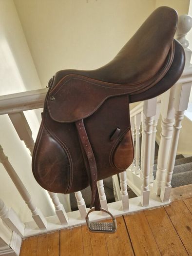St Lourdes jump saddle