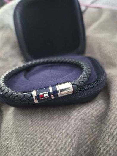 tommy bracelet