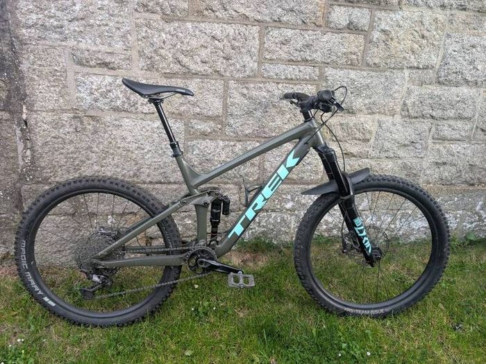 MTB 2021 / 2022 Trek Remedy 8 (XT build) in Matte Olive Grey / Miami Teal.