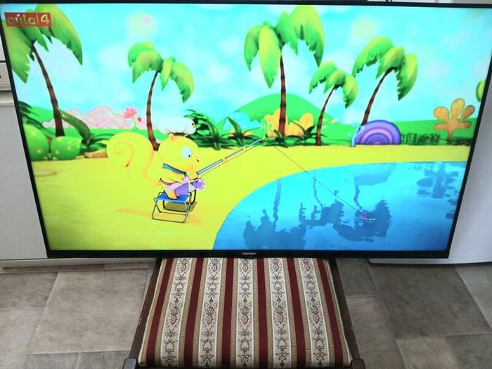 New Telefunken 43 inch smart hdmi borderless tv.