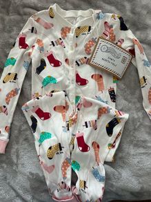 BNWT unisex Christmas onesie, size 6-7 years