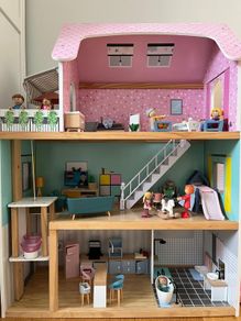 Doll house with accessories