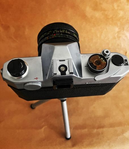 Yashica TL Electro 35mm SLR Film Camera with Vivitar 24mm 2.8 wide angle lens