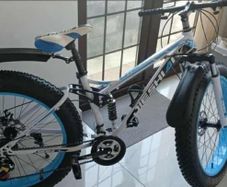 Brand new used 3 times Ningge Jieshi brand mountain bike really good bilkes absolutely bargain if your kid is looking for one for Summer