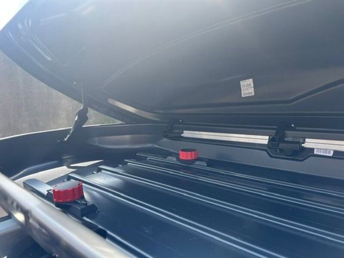 Thule Wing Bars and Modula WeGo 450L Roof Box