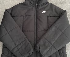 Nike women's puffer jacket large