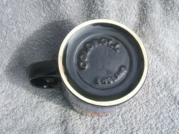 HOME & AWAY (Australian TV soap drama) - a scarce mug by Coloroll (1989) + a free SUMMER BAY badge (early 1990s)