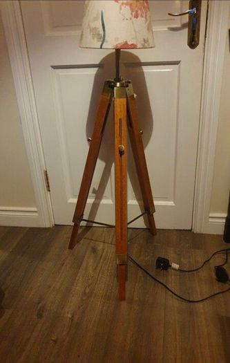 Tripod lamp