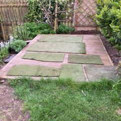 Synthetic grass pieces