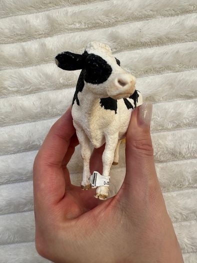 Schleich Farm Animal Dairy Cow Figure D-73527 Used approx. 8 cm. Damaged Please see photos