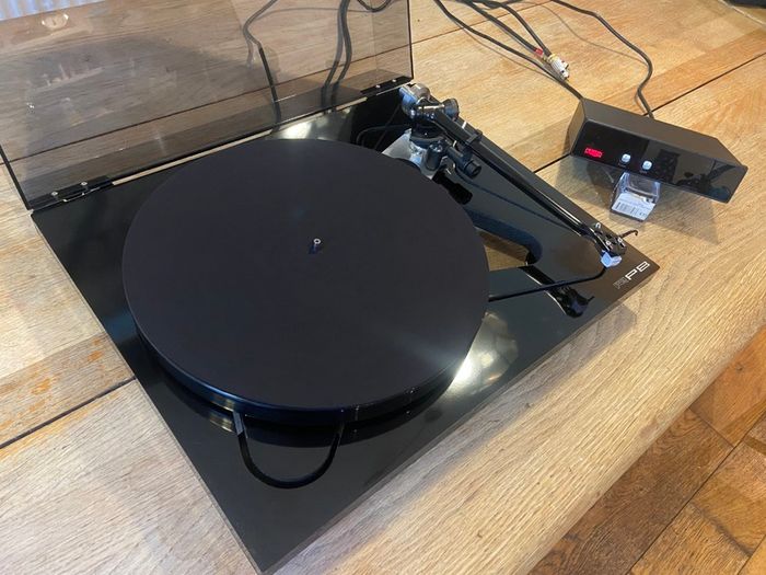 Rega RP8 Planar 8 Turntable with RB808 Tonearm and TTPSU Speed Control Power Supply Unit