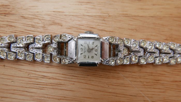 Vintage 1940's Ladies Berco De Luxe 17 rubis cocktail Manual Wind Up watch Swiss made (works well)