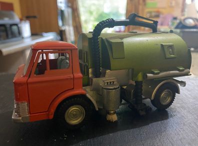 Dinky road sweeper