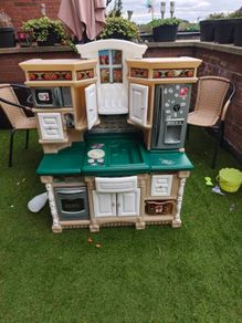 toy kitchen