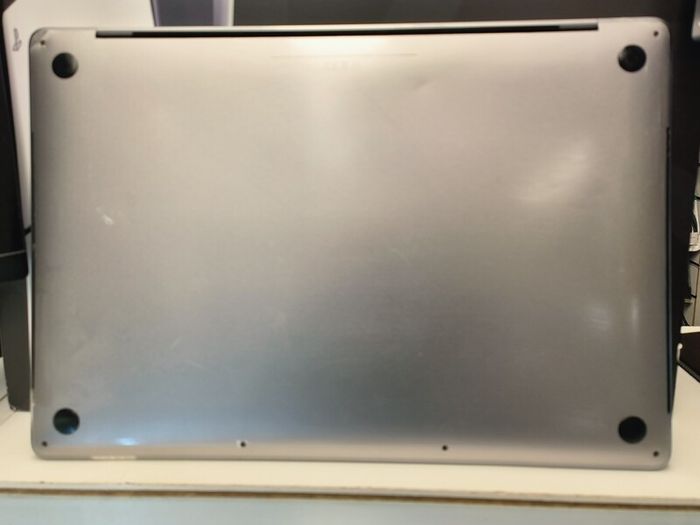 MacBook Pro A2141 2019 16" i7-9750H 32GB  Radeon 5300 / 32 Gram / 1TB NVMe  mac OS Tahoe cycle count :32