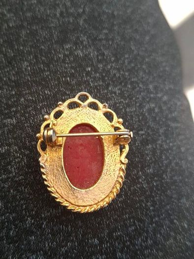 Vintage Cameo Brooch