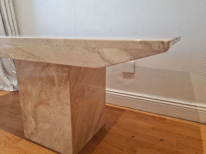 marble  table