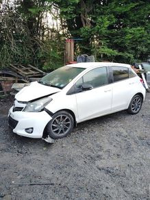 Breaking Toyota Yaris 2013 petrol