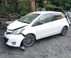 Breaking Toyota Yaris 2013 petrol