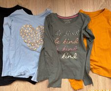Large bundle of girls clothes 8-9yrs