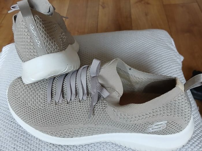 Skeckers Ladies slip on trainers 15 euro