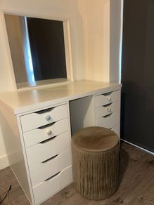 dressing table/Vanity