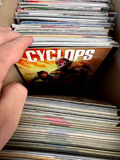 Marvel & DC Long Comic Box w 300 comics for Sale
