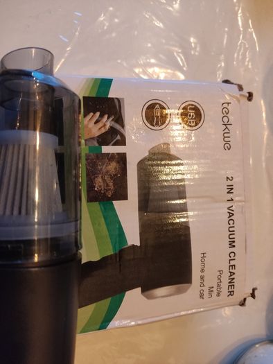 Small car vacuum cleaner