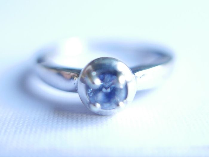 Vintage 9ct White Gold 375 & Blue Sapphire Stacker Ring 2,78g size N