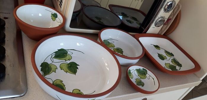 Stunning New Portugese Hand Painted Ivy Pottery Oven to Table Ware 5 Pieces