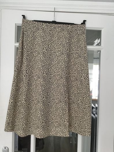 Ladies midi skirt. Size 10.