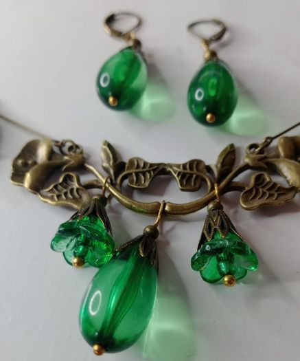 Art Deco Style Green Flora Bead Statement Necklace & Earrings