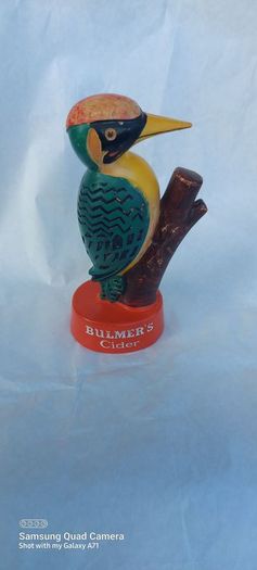 Original bulmers woodpecker display item,collectors item, hard to come by ,little damage on he's beak,,see pictures for condition,,price includes post to anywhere in Ireland, by certificate proof of post, sold as is ..made by Harry E. tunnigcliffe London,