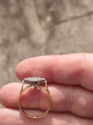 18 Carat Gold cluster diamond/engagement ring
