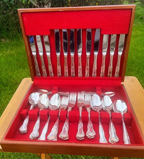 44 piece cutlery set