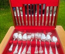 44 piece cutlery set