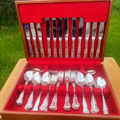 44 piece cutlery set