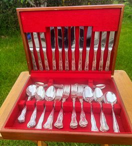 44 piece cutlery set