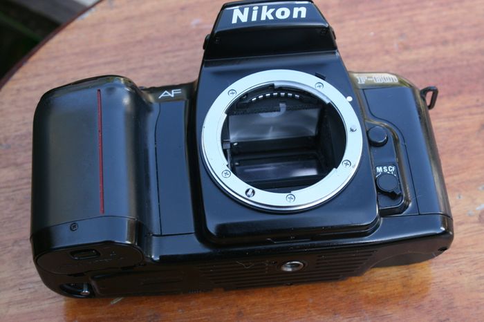Nikon F-601 35mm SLR Camera Analog SLR F 601 Case Body F Mount Tested (batteries need to be replaced)