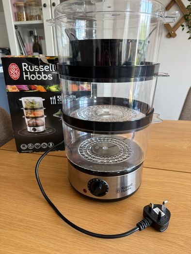 Rusell Hobbs compact steamer, like new, barely used.