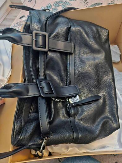 Leather handbag