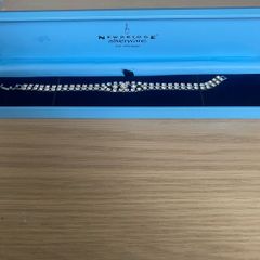 NewBridge Rinestone Bracelet