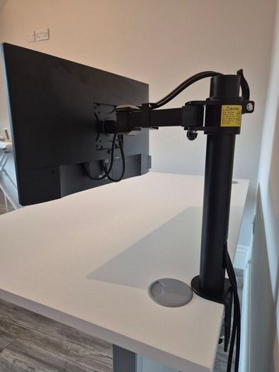 Dell P2419H 24" Monitor with Monitor Arm