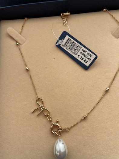 Pretty Neck Piece Brand New