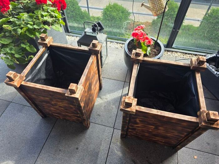 4 oak wooden planters