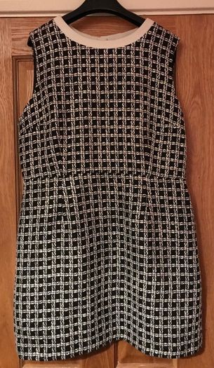 Savida monochrome dress with button back 16-18