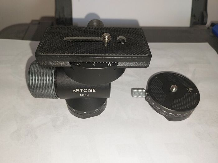 canon RF 100-400 F5.6-8 IS Usm Lens with extras.