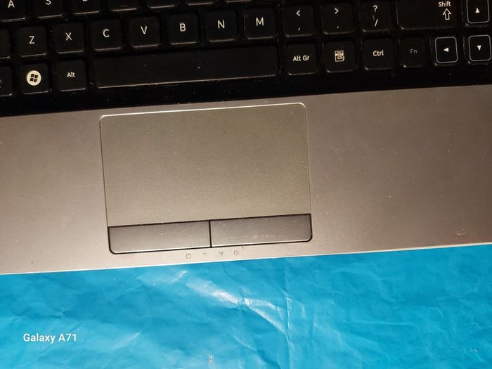 Samsung Notebook Model NP300E5A, Intel Core i5-2430M CPU, 2.4GHz, 4 GB Ram, 600GB HDD, Windows 10, Microsoft Edge, Chrome and VLC