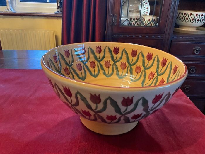 Nicholas Mosse Red Tulip vintage 9 inch diameter bowl