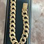 Heavy solid 9ct gold braclet Image 6